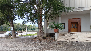 San Benedetto - Ponterotto: sgombero senzatetto e pulizia davanti la chiesa